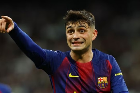 Hansi Flick trông cậy vào 'bộ não' Pedri và Raphinha để giải cứu mùa giải của Barcelona