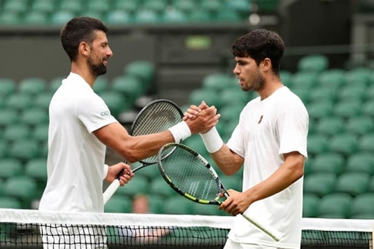 Carlos Alcaraz phản hồi hài hước về Djokovic và biến động nhân sự tại Australian Open
