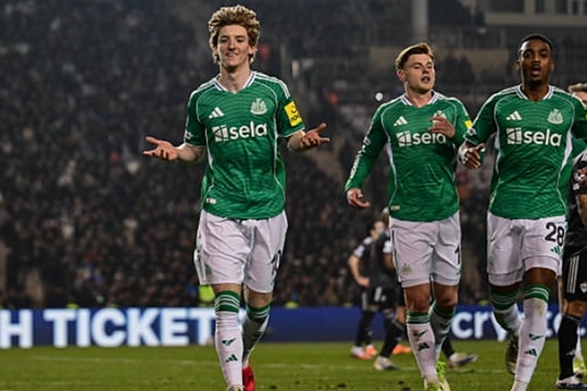 Anthony Gordon lập poker lịch sử giúp Newcastle đại thắng 6-1 tại UEFA Champions League