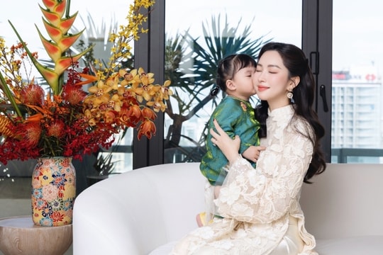 Đặng Thu Thảo lần đầu công khai diện mạo con gái thứ ba trong dịp Tết Bính Ngọ