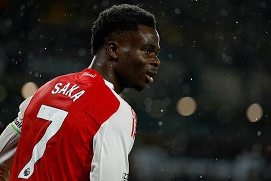 Arsenal chia điểm cay đắng với Wolves: Saka rực sáng, David Raya mắc sai lầm chí tử