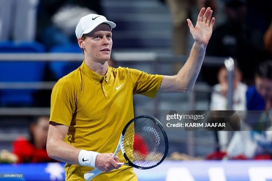 Jannik Sinner phô diễn đẳng cấp, hạ gục Alexei Popyrin để tiến vào tứ kết Qatar Open