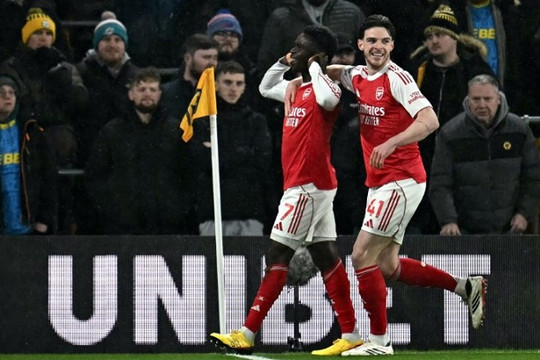 Arsenal đánh rơi chiến thắng trước Wolves: Saka thăng hoa không gánh nổi hàng thủ