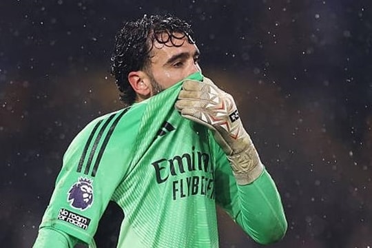 David Raya và tử huyệt sút xa: Arsenal trả giá đắt trong cuộc đua vô địch