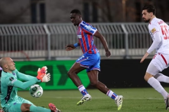 Crystal Palace hòa nhọc nhằn Zrinjski Mostar: Nỗi lo chấn thương của Maxence Lacroix