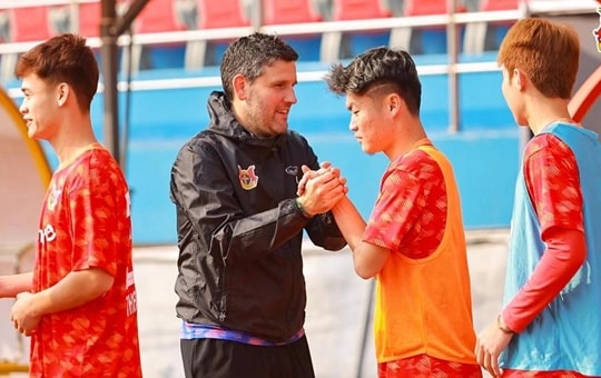 V-League 2025/26 đồng loạt hội quân mùng 4 Tết: Sẵn sàng cho guồng quay khốc liệt