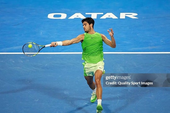 Bản lĩnh Alcaraz: Ngược dòng hạ Khachanov để tiến vào bán kết Qatar Open 2026