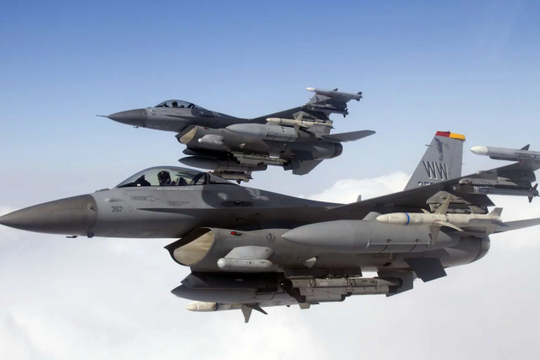 Mỹ triển khai 36 tiêm kích F-16CJ chuyên diệt radar áp sát Iran
