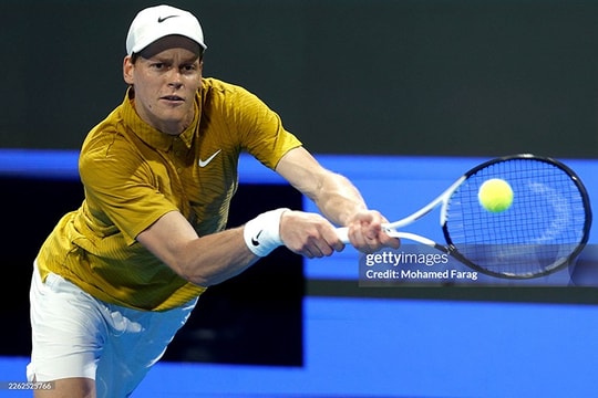 Jakub Mensik gây địa chấn: Chấm dứt chuỗi bất bại sân cứng của Jannik Sinner tại Doha