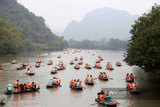 Ninh Bình đón hơn 1,3 triệu khách đầu năm 2026: Doanh thu vượt mốc 2.000 tỷ đồng