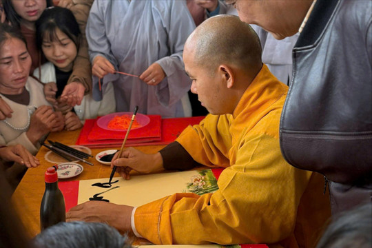 Chùa Tân Kỳ tổ chức cầu nguyện quốc thái dân an – khai bút đầu Xuân Bính Ngọ