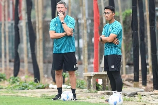HLV Harry Kewell thừa nhận Hà Nội FC khó bắt kịp đội đầu bảng V-League 2025/26