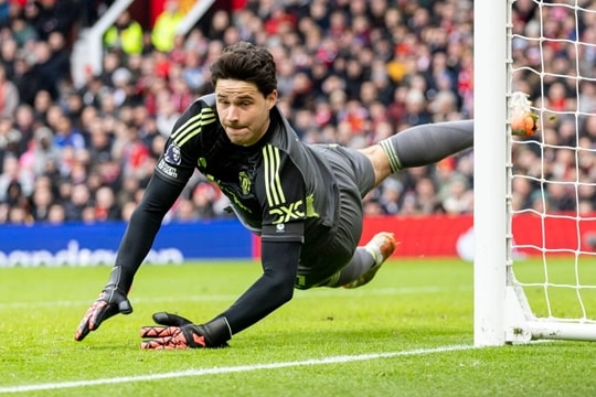 Senne Lammens và sự điềm tĩnh kiểu Bỉ: Chìa khóa giúp Manchester United ổn định khung gỗ
