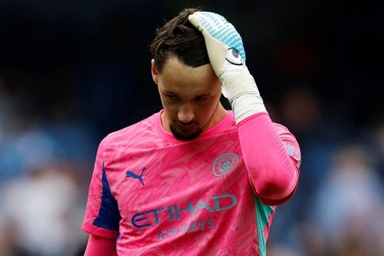 James Trafford và sai lầm đắt giá tại Man City: Cơn ác mộng từ sự thiếu quyết đoán