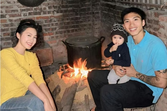 Văn Hậu 'chơi Tết bù' cùng gia đình trước ngày đối đầu Thanh Hóa tại V-League