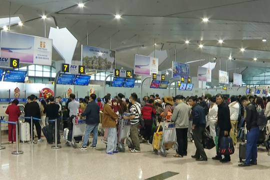 Lượng khách qua Cảng hàng không quốc tế Vinh tăng kỷ lục