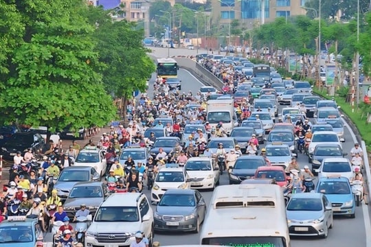 Thủ tướng: Không để xảy ra ùn tắc kéo dài trên các tuyến đường vào trung tâm Hà Nội và TP. HCM