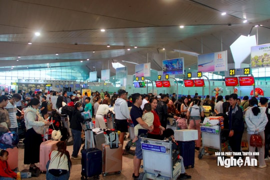Sân bay, nhà ga tại Nghệ An đông nghịt trong ngày nghỉ Tết cuối cùng