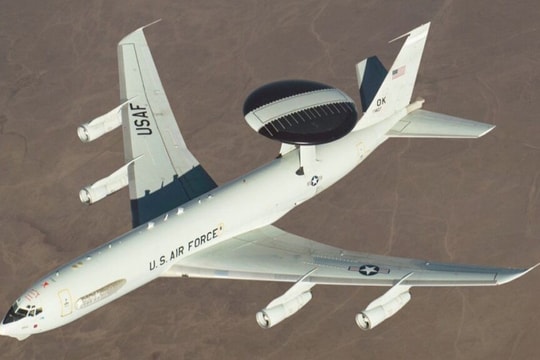Mỹ tập trung dàn máy bay cảnh báo sớm và tiêm kích F-35 áp sát không phận Iran