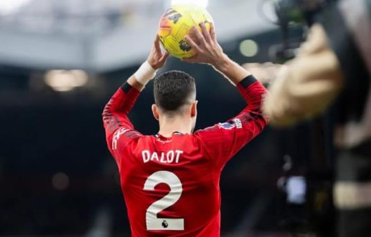Diogo Dalot lột xác dưới thời Michael Carrick: Sự trỗi dậy của hậu vệ phải số một Man Utd