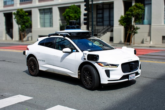 Lái xe tự động cấp độ 4: Khi nào robotaxi thực sự thay thế hoàn toàn tài xế?