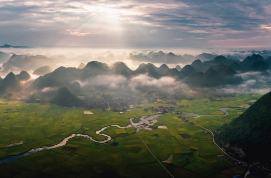 Việt Nam từ trên cao: Hành trình khám phá vẻ đẹp rực rỡ của ba miền đất nước