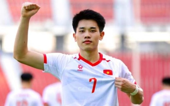 HLV Kim Sang-sik và toan tính chiến thuật với 'song sát' Đình Bắc - Xuân Son