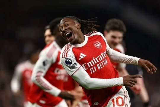 Arsenal vùi dập Tottenham 4-1: Eberechi Eze và Viktor Gyokeres rực sáng tại Bắc London