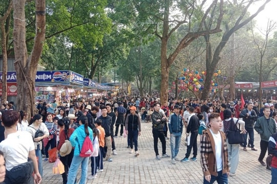 Du lịch tâm linh Tết 2026: Chùa Hương, Yên Tử và Núi Bà Đen đón lượng khách kỷ lục