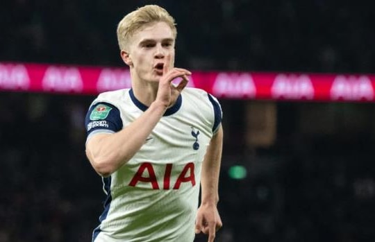 MU sẵn sàng chi 57 triệu bảng chiêu mộ Lucas Bergvall, quyết tâm vượt mặt Liverpool