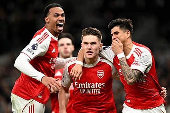 Viktor Gyokeres rực sáng với cú đúp, Arsenal đè bẹp Tottenham 4-1