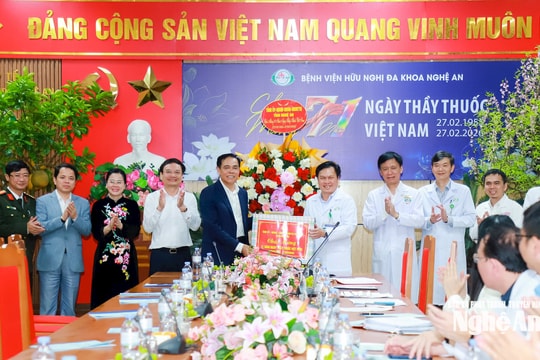 Chủ tịch UBND tỉnh Nghệ An Võ Trọng Hải thăm, chúc mừng nhân Ngày Thầy thuốc Việt Nam