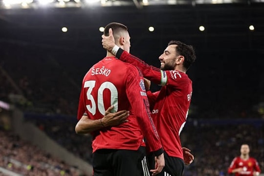 MU thắng Everton 1-0: Benjamin Sesko tỏa sáng và màn trình diễn xuất thần của Lammens