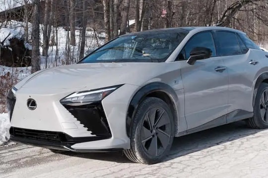 Lexus RZ 550e F Sport 2026: Kỳ vọng tái hiện cảm giác xe xăng bằng hộp số giả lập