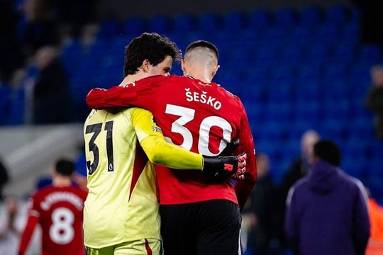 Benjamin Sesko và Senne Lammens: Đôi cánh mới đưa Man Utd tiến gần Champions League