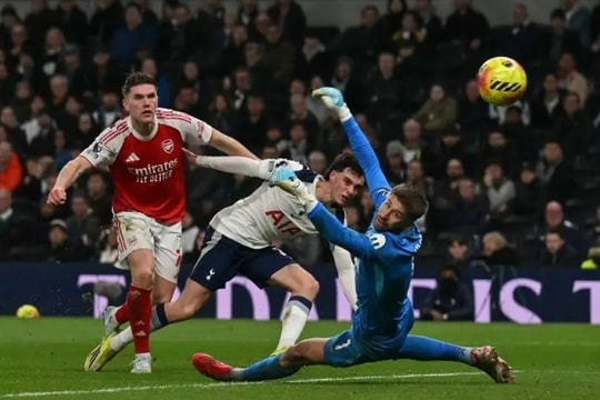Viktor Gyokeres lập cú đúp giúp Arsenal đè bẹp Tottenham 4-1 tại Derby Bắc London