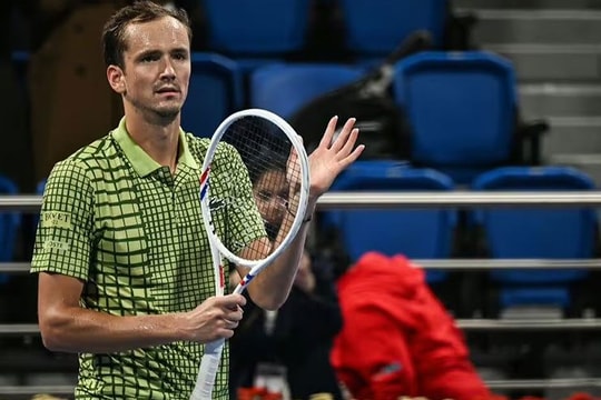 Medvedev áp đảo Wawrinka tại Dubai Open: Màn trình diễn đẳng cấp trong 75 phút