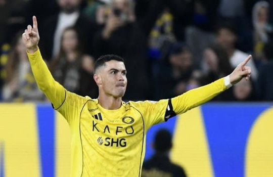 Tin chuyển nhượng tối 25/2: Liverpool nhắm Van de Ven, Chelsea theo sát Ronaldo