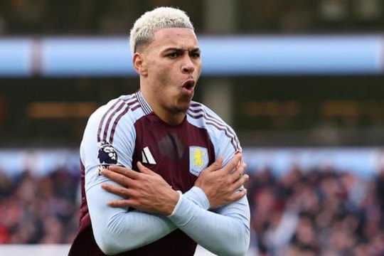 Tin chuyển nhượng 25/2: MU đại chiến Man City, Aston Villa hét giá 100 triệu bảng cho Morgan Rogers