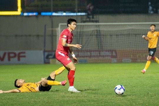 Văn Hậu ghi siêu phẩm từ khoảng cách 50 mét, truyền thông Indonesia ngả mũ thán phục sự trở lại