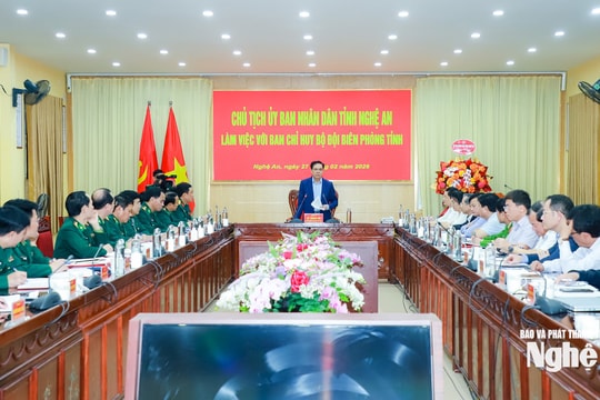 Chủ tịch UBND tỉnh Nghệ An Võ Trọng Hải làm việc với Ban Chỉ huy Bộ đội Biên phòng tỉnh