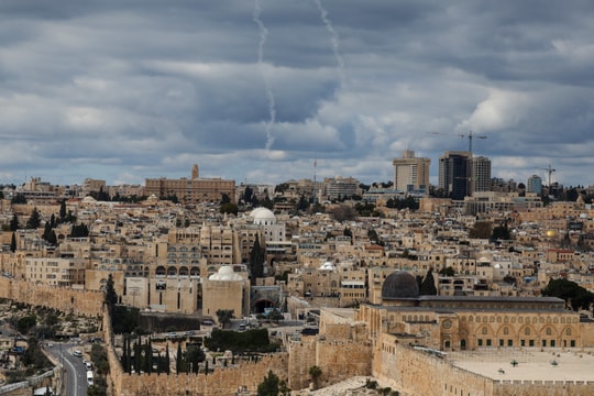 Thế giới cảnh báo nguy cơ chiến tranh Trung Đông khi Mỹ, Israel tấn công Iran