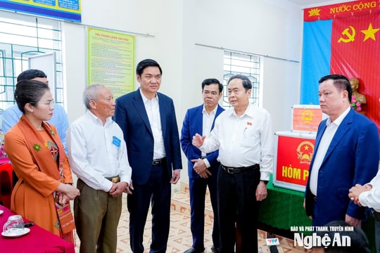 Chủ tịch Quốc hội Trần Thanh Mẫn kiểm tra công tác chuẩn bị bầu cử tại Nghệ An