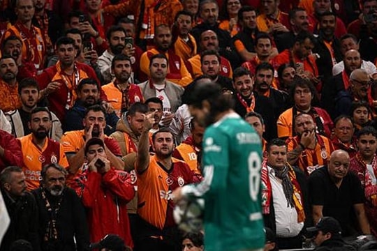 Liverpool và màn tái đấu Galatasaray: Sự ngạo mạn đánh thức bản năng The Kop