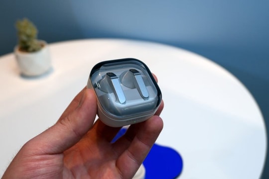 Điều kiện cần để kích hoạt âm thanh 24-bit trên Galaxy Buds 4 Series