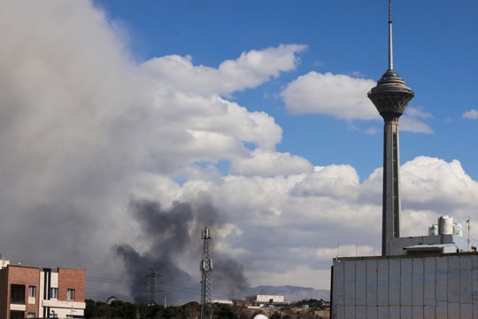 Nóng: Quân đội Israel bắt đầu tấn công 'trái tim Tehran', Tổng thống Trump ra cảnh báo mới