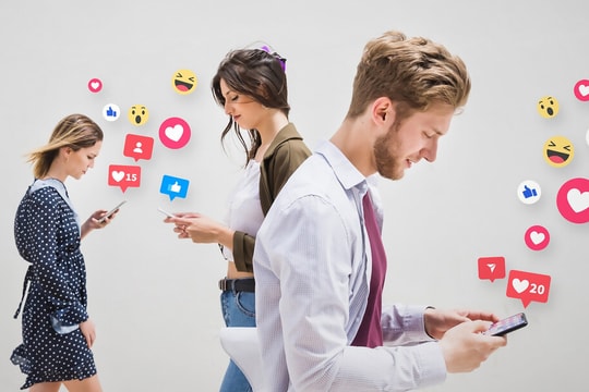 Nghiện mạng xã hội ở người lớn: Dấu hiệu nhận biết và cách giảm thời gian sử dụng