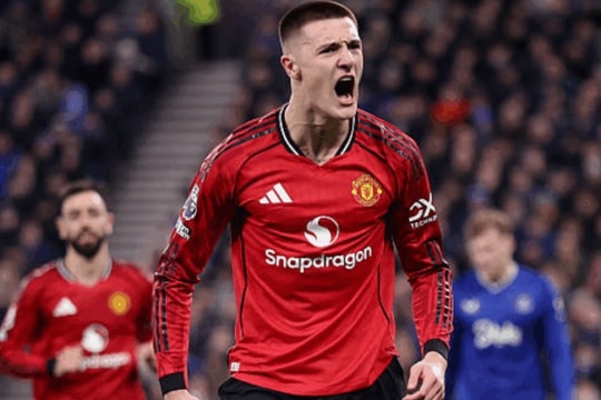 Rực sáng với cú đúp giải thưởng, Benjamin Sesko đã sẵn sàng chiếm suất đá chính tại Man Utd?