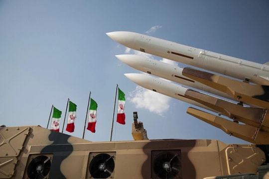Mỹ triển khai chiến dịch quân sự quy mô lớn nhằm vào ngành tên lửa và hải quân Iran