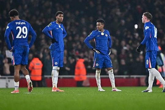 Đại chiến Arsenal vs Chelsea: Liam Rosenior và kế hoạch hóa giải tử huyệt bóng chết